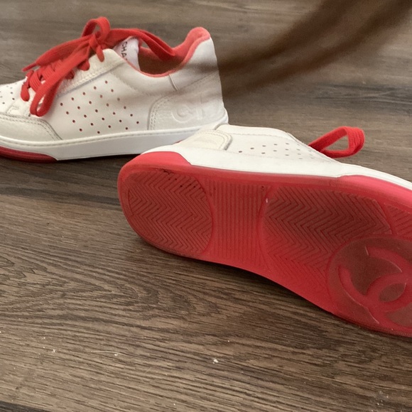 CHANEL 22P RUNNERS WHITE AND RED TENNIS SHOE - Picture 5 of 7
